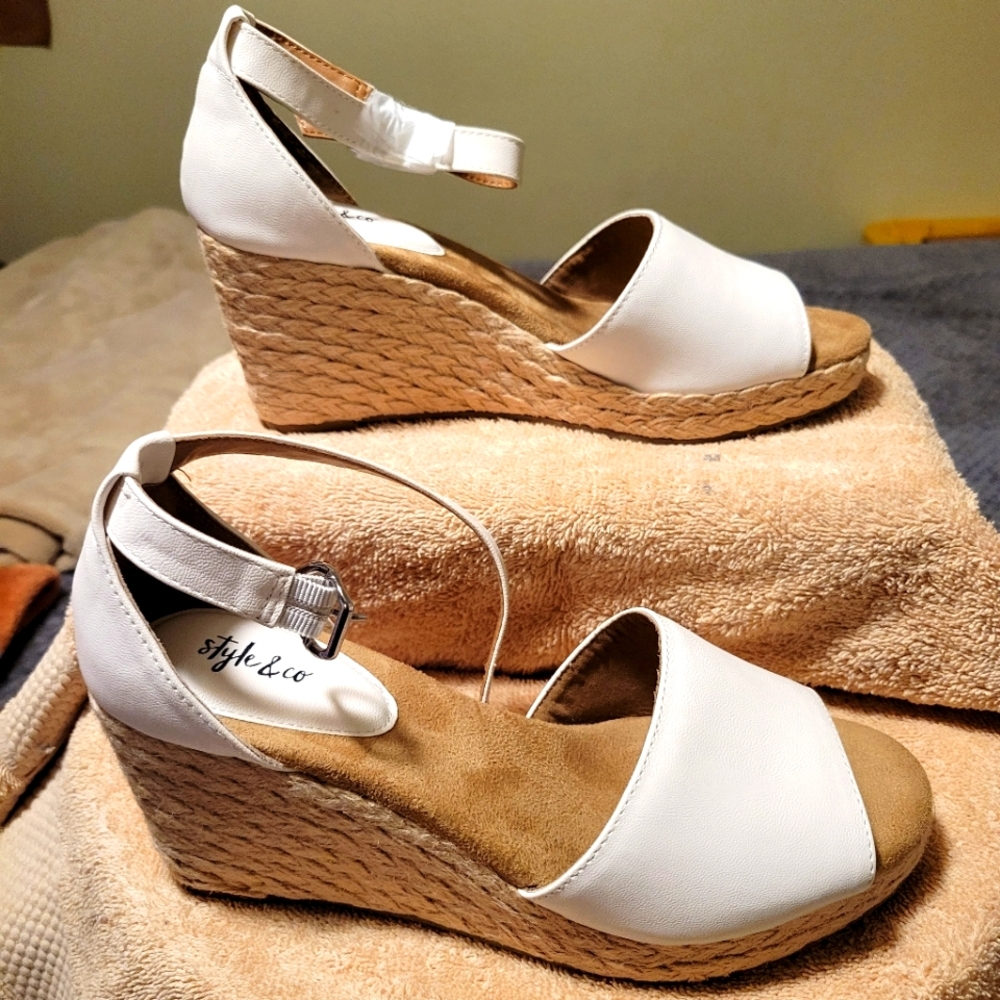 Women's shoes